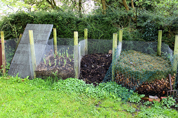 Mesh compost bins